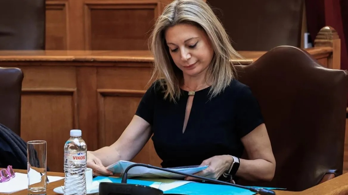 Τέμπη: Συγκλόνισε στην Εξεταστική, μάνα που έχασε την κόρη της – «Παρακαλούσαμε να είναι τραυματισμένα και όχι νεκρά»