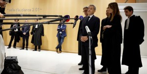 Στη φυλακή «με το κεφάλι ψηλά» ο Σαρκοζί