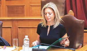 Μαρία Καρυστιανού: «Τη Δευτέρα καταθέτουμε 1,3 εκατ. υπογραφές στη Βουλή»