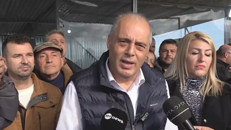 Ο Κυριάκος Βελόπουλος δίπλα στους αγρότες στο μπλόκο Μαλγάρων