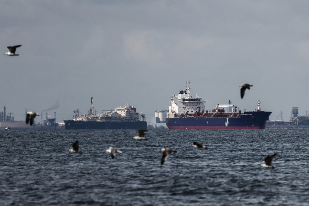 Το Ιράν επέτρεψε την διέλευση δύο ινδικών τάνκερ από τα Στενά του Ορμούζ