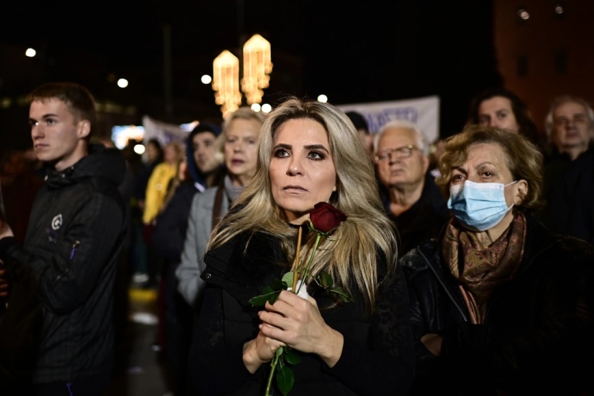 Έγκλημα στα Τέμπη: Συγκέντρωση διαμαρτυρίας έξω απ’ τη Βουλή – «Οι ένοχοι πρέπει να τιμωρούνται»