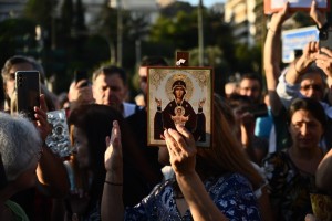 Συγκέντρωση έξω από την Εθνική Πινακοθήκη: «Έξω τα εκτρώματα, Ελλάδα σημαίνει ορθοδοξία»