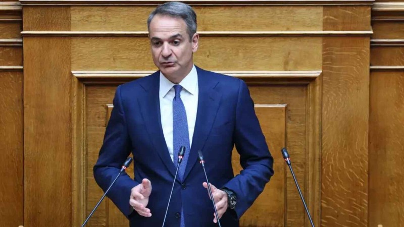 Μητσοτάκης στη Βουλή: «Μείωση 10 λεπτών στη βενζίνη και 5 λεπτών στο ντίζελ έως το τέλος Αυγούστου»