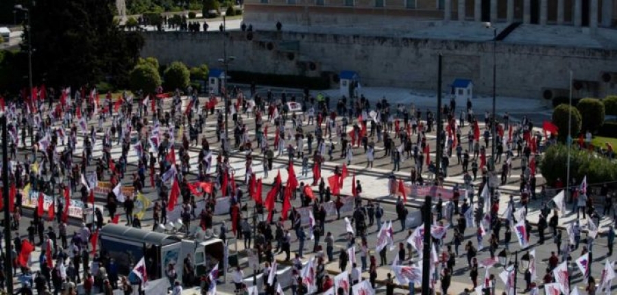 Εντυπωσιακές εικόνες: Το Π.Α.ΜΕ. στο Σύνταγμα για την Πρωτομαγιά (ΦΩΤΟ + VIDEO)