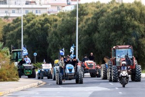 Αγροτικές κινητοποιήσεις χωρίς τέλος: Πάνω από 50 μπλόκα σε όλη τη χώρα – Κλιμάκωση ενόψει των επόμενων ημερών
