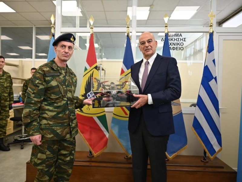 Ν.Δένδιας: «Έχουμε εργοστάσιο πλέον για την παραγωγή 1.000 drone τον χρόνο» (φωτό)