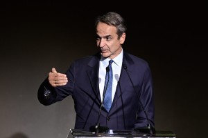 Μητσοτάκης: Στο υπουργείο Εθνικής Άμυνας η προστασία του μνημείου του Αγνώστου Στρατιώτη