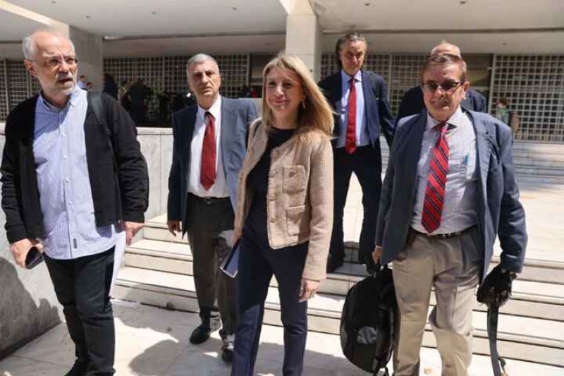 Στον Άρειο Πάγο η Μ.Καρυστιανού: Κατέθεσε τα δικαιολογητικά με 650 υπογραφές για τη σύσταση του κόμματός της