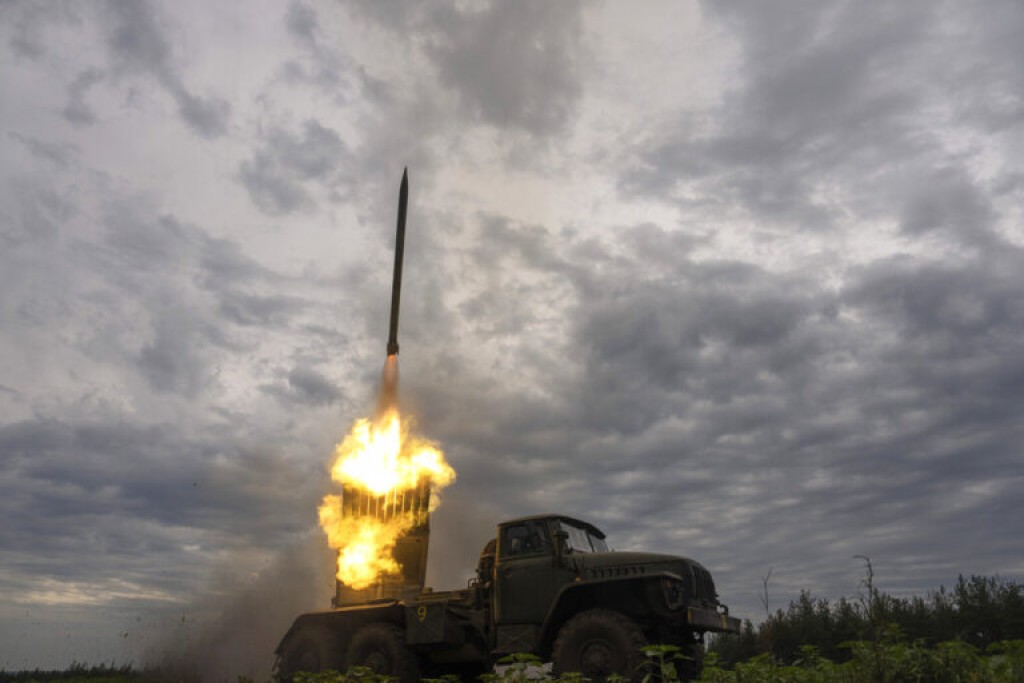 Ρωσία: «Πλήξαμε με τον βαλλιστικό πύραυλο Oreshnik και ένα εργοστάσιο επισκευής μαχητικών αεροσκαφών στην Ουκρανία»