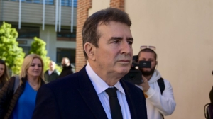 FBI… με τους Ρομά να «κλέβουν» το περιπολικό της Αστυνομίας
