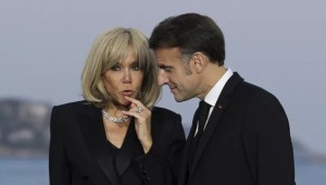 Το ζεύγος Μακρόν θα παρουσιάσει «επιστημονικές» αποδείξεις ότι η Μπριζίτ είναι γυναίκα
